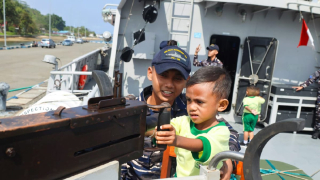 Kodaeral IX Kenalkan Kehidupan Prajurit TNI AL di Kapal Perang kepada Anak Usia Dini