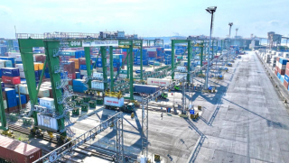Arus Petikemas Terminal Teluk Lamong Tembus 2,29 Juta TEUs, Naik 12,54 Persen