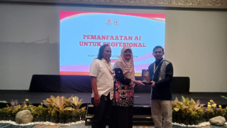 BRIN dan Komisi X DPR RI Beri Pelatihan AI untuk Jurnalis di Surabaya