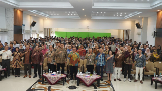 OJK dan UNAIR Perkuat Literasi Keuangan Digital bagi Generasi Muda