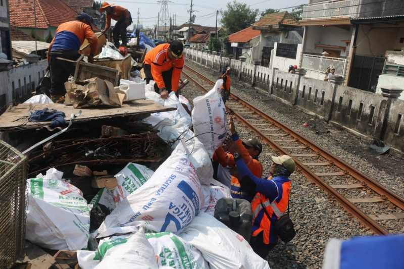 Ayo Rek, Bersih - Bersih Kota Surabaya