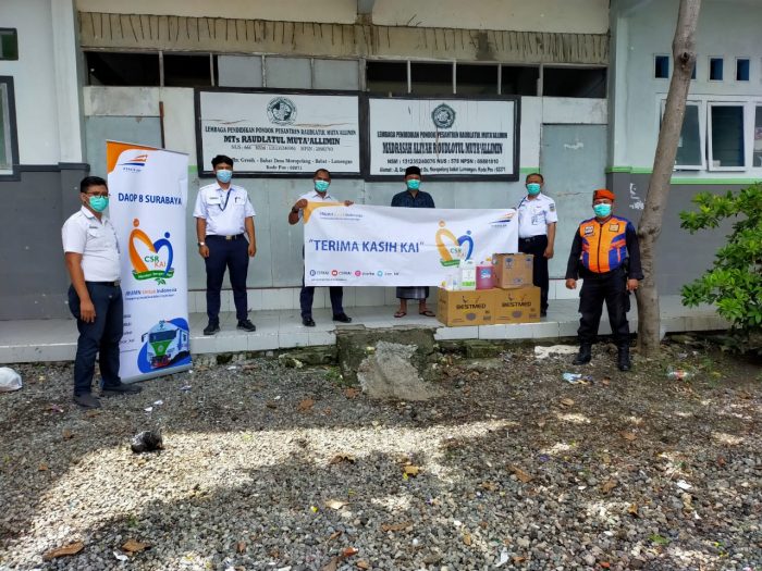 Daop 8 Salurkan Bantuan APD & PHBS Untuk 5 Pondok Pesantren di Jatim