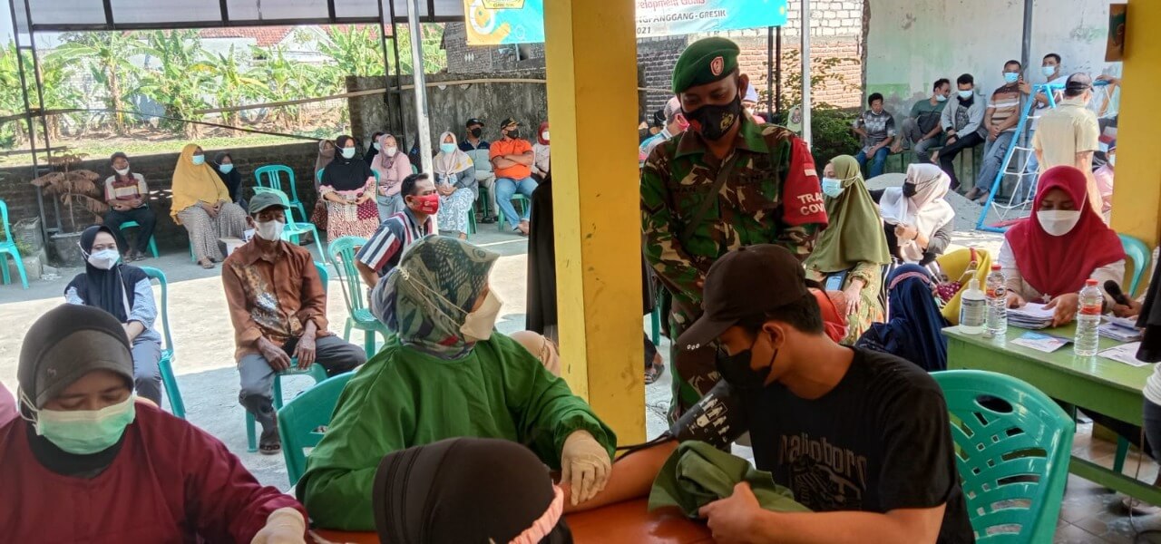 Ratusan Warga Balongpanggang Mendapatkan Vaksin Tahap II Secara Merata