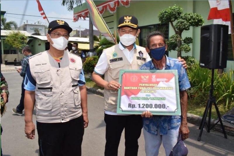 7.000 Pedagang Kaki Lima dan Pemilik Warung di Lamongan Terima Bantuan Tunai