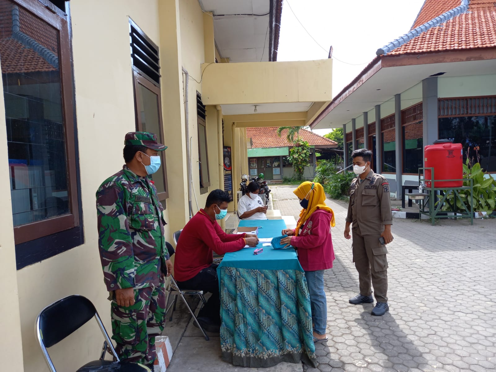 Hari Libur Tak Menyurutkan Semanggat Babinsa Koramil 0831/05 Rungkut