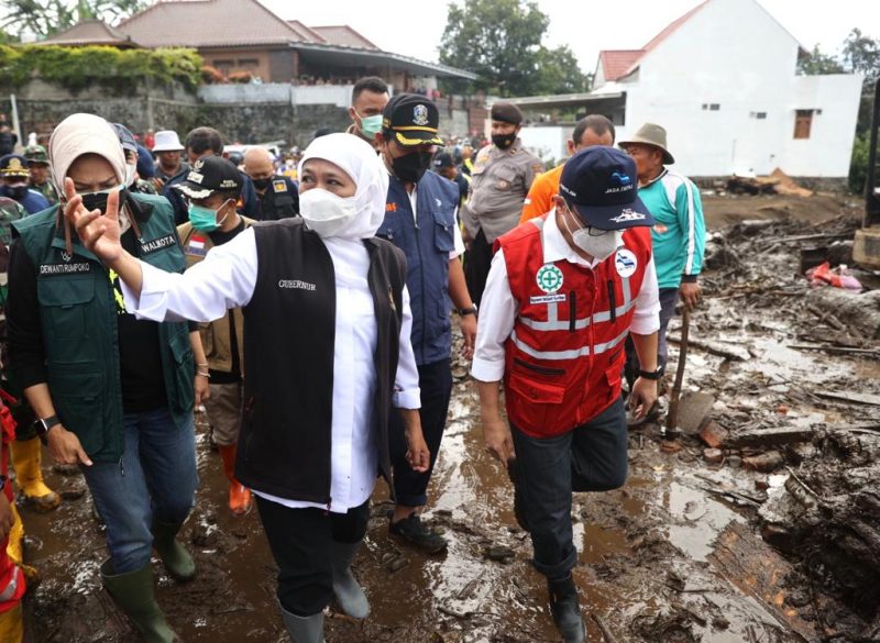Gercep, Khofifah Turun Tangan Tangani Banjir Bandang Kota Batu