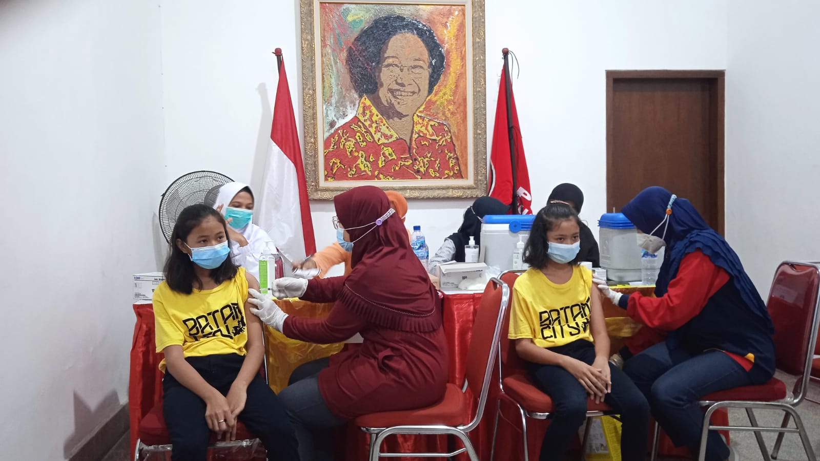 DPC PDI-P Bersenergi Dengan Dinkes Surabaya Gelar Vaksinasi Tahap Kedua Sinovac