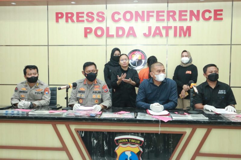 Polda Jatim Ringkus ‘Mami Ambar’ Pekerjakan 29 Wanita Sebagai PSK, 6 Masih Dibawah Umur