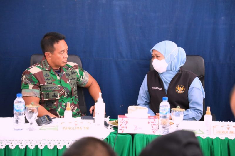 Mengawal Langsung Penanganan Bencana Guguran Awan Panas Semeru, Gubernur Khofifah Berkantor di Lumajang