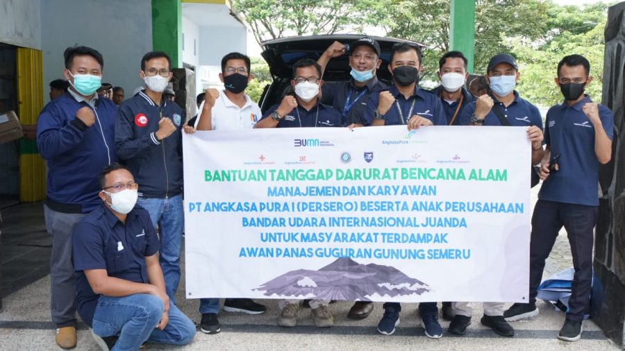 Peduli Masyarakat Terdampak Erupsi Semeru, Bandara Juanda Salurkan Bantuan Tanggap Bencana