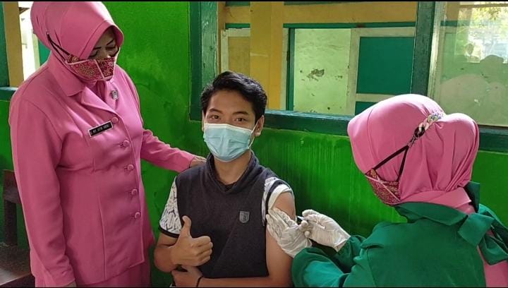 Maksimalkan Pencapaian Vaksinasi, Polres Sampang Kerahkan Bhayangkari Menjadi Sukarelawan Vaksinator Covid-19