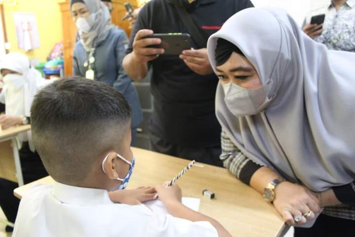 PTM SD-SMP 100% Di Mulai, Laila Mufidah Apresiasi Penerapan Prokes Sesuai Standart