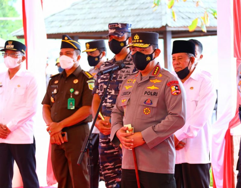 Tinjau Vaksinasi se-Indonesia, Kapolri Saksikan Gubernur Maluku Utara Divaksin