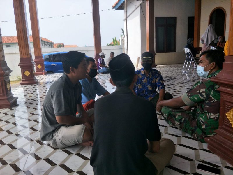 Babinsa Koramil 0826-02 Tlanakan Jadikan Komsos Sebagai Sarana Sosialisasi Prokes Covid-19