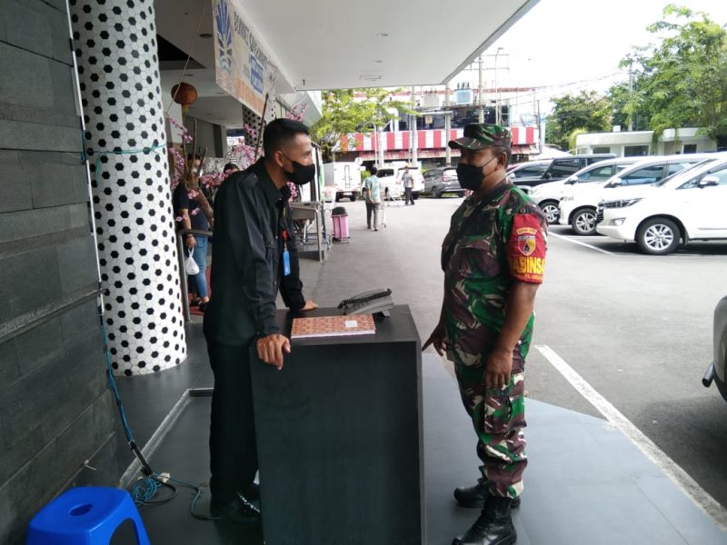 Ini Pesan Babinsa Gubeng Melalui Patroli dan Komsos