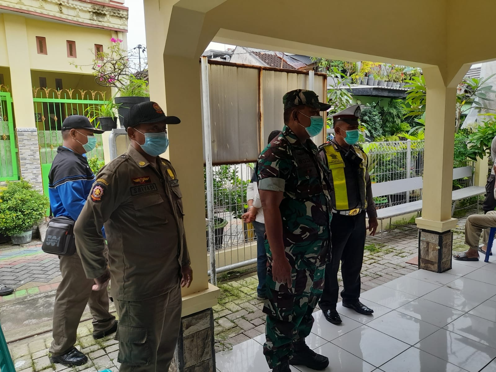Babinsa Koramil 0830/04 Bubutan Lakukan Tracing Kontak Erat Pasien Covid-19