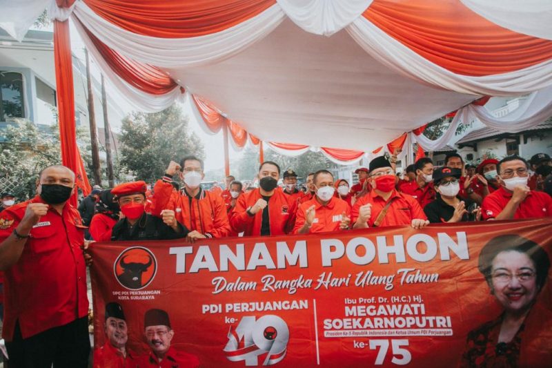 Tanam Pohon di Bantaran Sungai, PDIP Surabaya Doakan Megawati Soekarnoputri