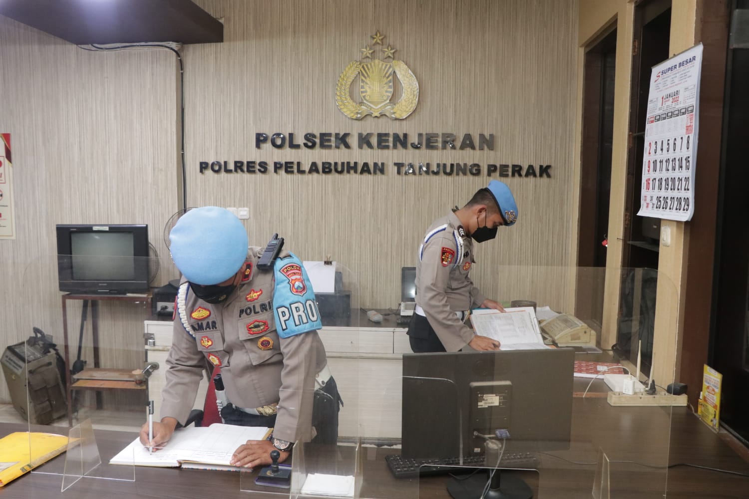 Cegah Pelanggaran Anggota, Kabid Propam Polda Jatim Bersama Anggota Mengecek Kedisiplinan dan Kesiapsiagaan Polsek Jajaran