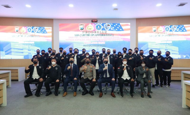 Polda Jatim Dapat Penghargaan Dari FBI Karena Telah Ungkap Kasus Situs Palsu Bansos AS