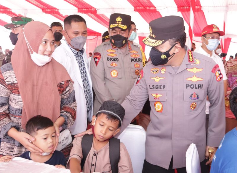 Tinjau Vaksinasi di NTB, Kapolri Minta Forkopimda Kendalikan Laju Covid-19 untuk Sukseskan Event Internasional