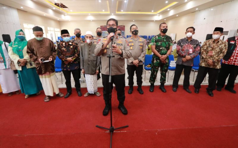 Ikuti Kegiatan Vaksinasi Serentak, Wakapolda Jatim Berikan Apresiasi Kepada Forkopimda dan Masyarakat Probolinggo