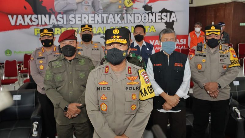 Gelaran 40.345 Dosis Vaksin serentak di 61 titik di jatim, Kapolda Jatim Cek Vaksinasi di Malang