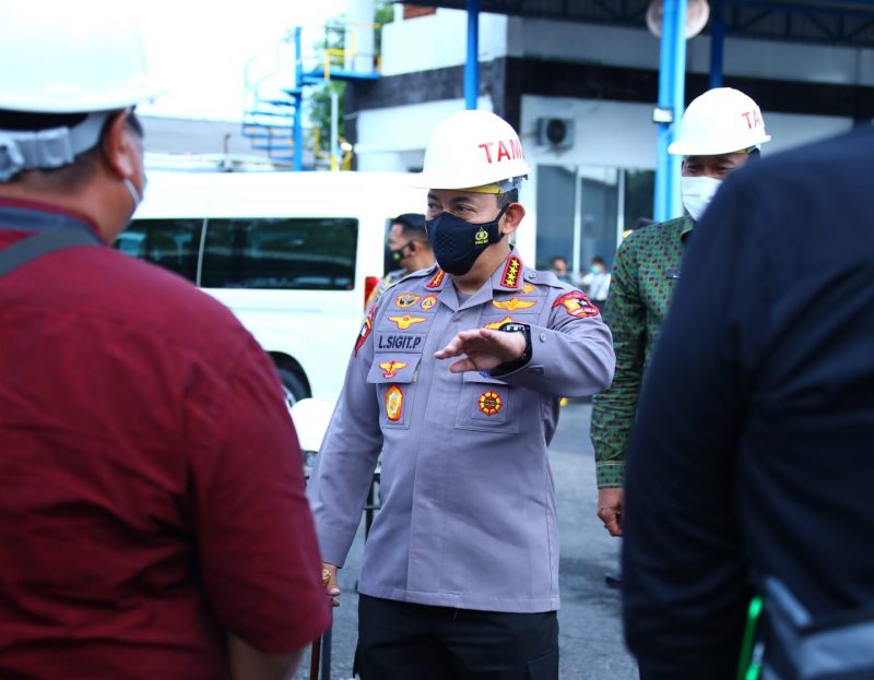 Tinjau Pabrik Minyak Goreng di Bali, Kapolri Pastikan Stok dan Harga Sesuai HET Dipasaran