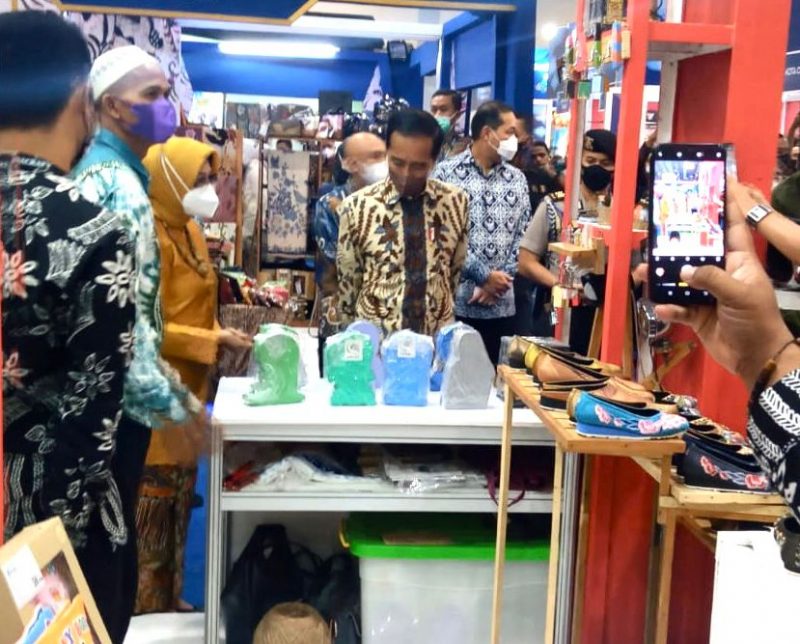 Stand Kota Pasuruan dikunjungi Presiden, Fatma Promosikan Produk UMKM