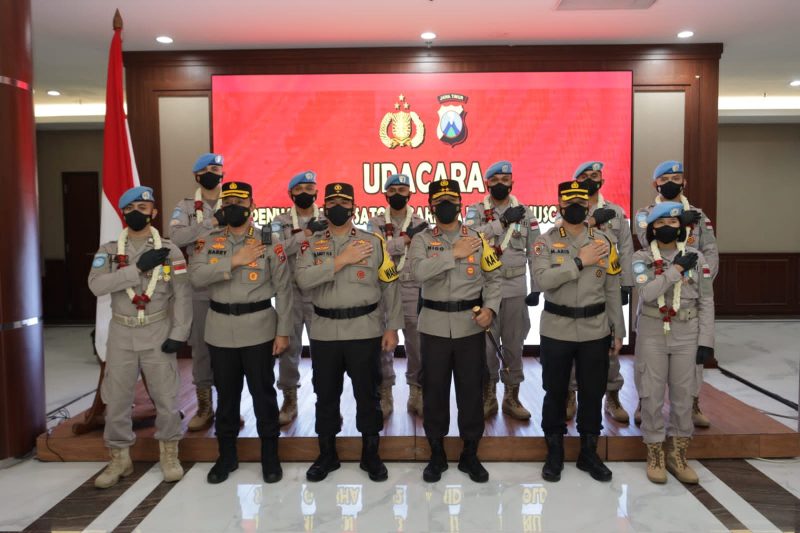 Kapolda Jatim Pimpin Upacara Penyambutan Personil Polda Jatim Satgas Garbha FPU 2 Minusca dan Satgas Garbha FPU 12 UNAMID /UN