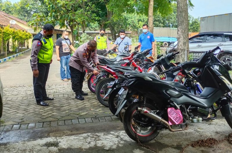 Pelihara Kamtibmas Polisi Jombang Mengamankan 10 Pembalap Liar di Ring Road Mojoagung