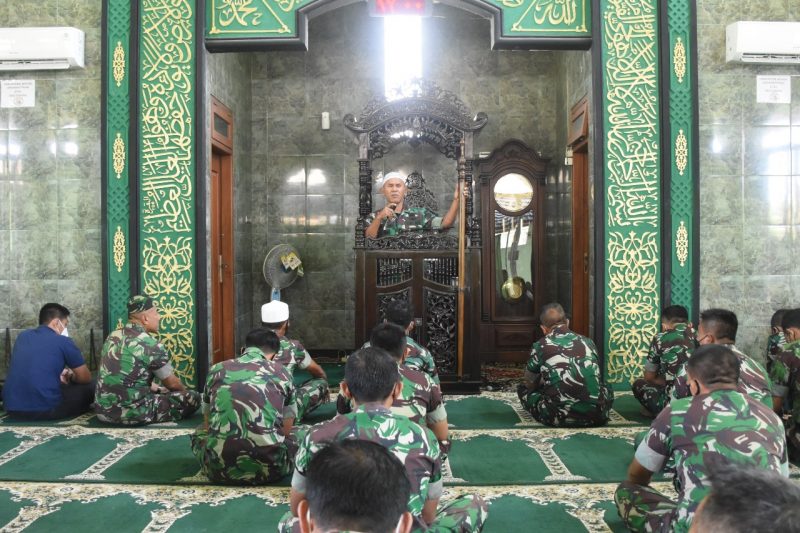 Kasrem 084/BJ Berikan Kultum di bulan Ramadhan.