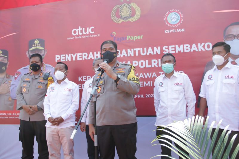 Wakapolda Jatim Berikan Bantuan dari Kapolri Untuk Buruh