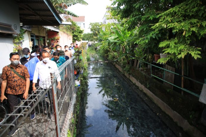 Bangunan Mengganggu Jalan Inspeksi Kalirejo Tenggilis , Wakil Walikota Armuji perintahkan Bongkar