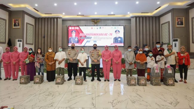 Dalam Rangka Menyambut HUT Bhayangkara ke 76, Polda Jatim Gelar Bakti Sosial
