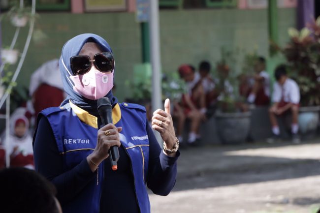 Tutup Rangkaian KKN Tematik SMAB dengan Simulasi Penanggulangan Bencana Putig Beliung
