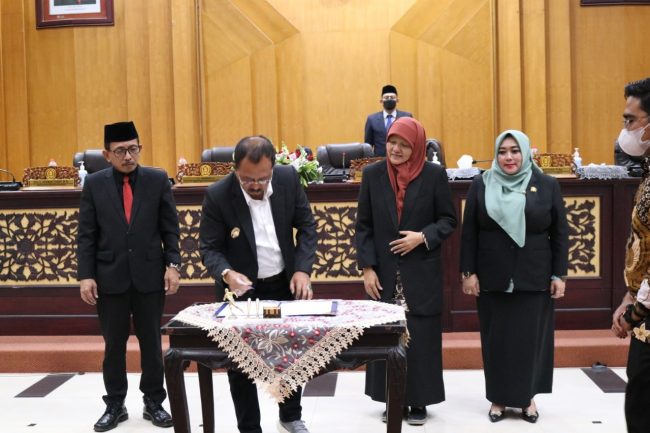 Rapat Paripurna DPRD Pertanggungjawaban Pelaksanaan APBD Surabaya Tahun Anggaran 2021