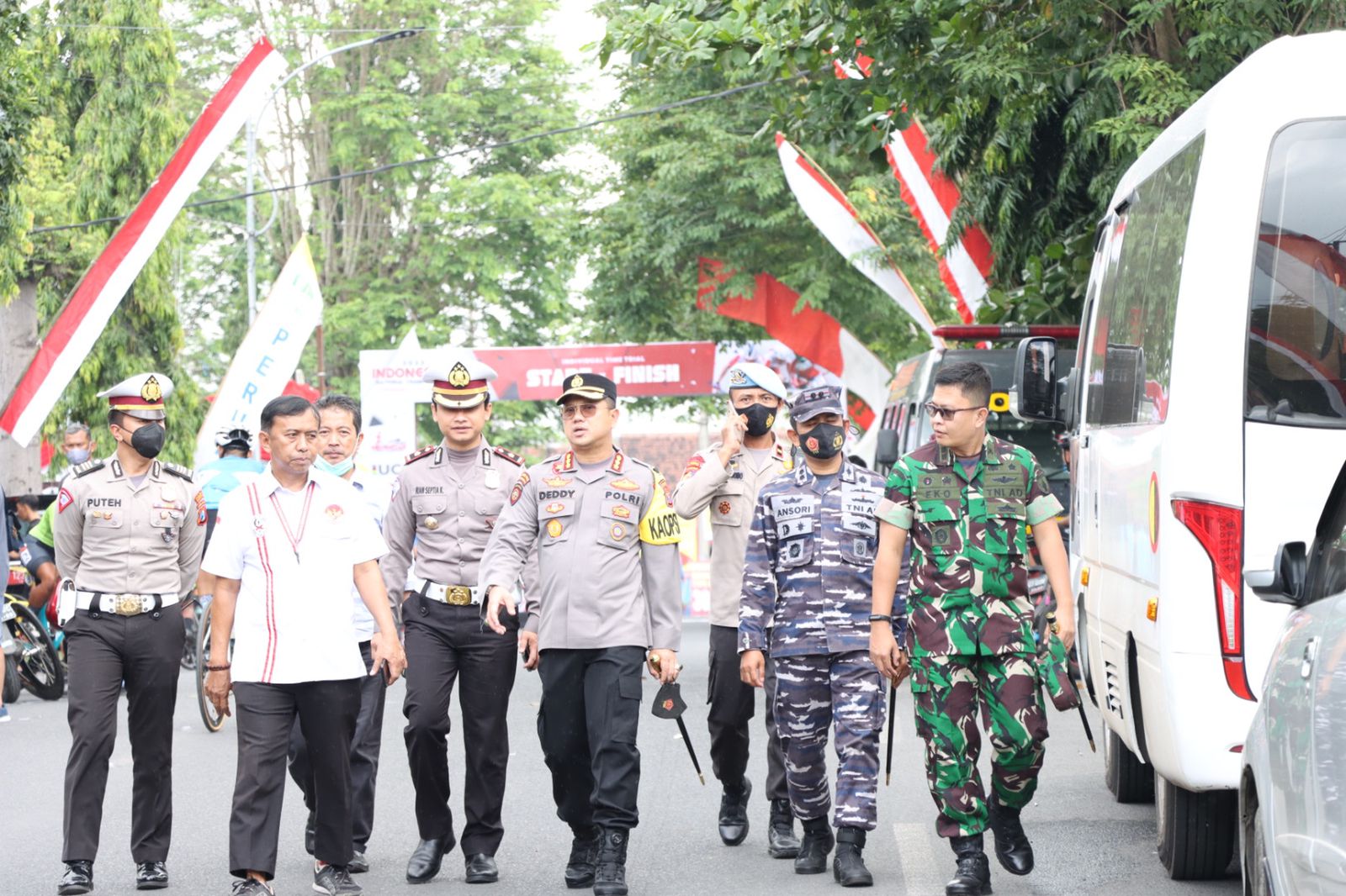 Polresta Banyuwangi All Out Lakukan Pengamanan Kejurnas Balap Sepeda INC 2022