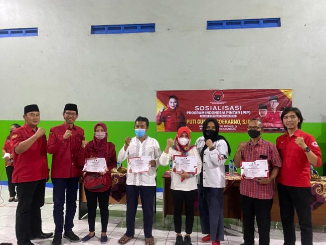 Beasiswa PIP Puti Guntur di Jambangan, Moh. Sunar: Untuk Warga yang Membutuhkan
