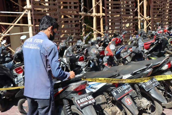 Polres Probolinggo Kota Grebek Tempat Perjudian,Lima Orang dan Puluhan Motor Diamankan