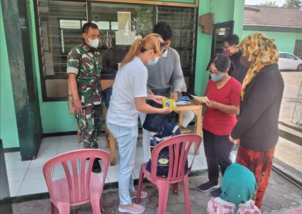 Bekerjasama Dengan Yayasan Buddha Tzu Chi Koramil 0830/06 Benowo Bagikan Paket Sembako