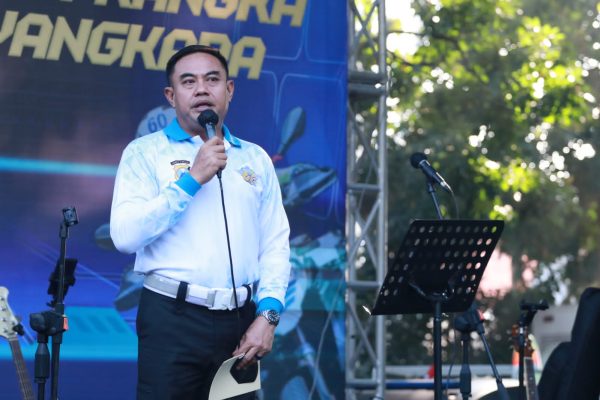 Jelang HUT Lalu Lintas ke-67, Ditlantas Polda Jatim Gelar Jalan Sehat Bersama Pelajar dan Masyarakat
