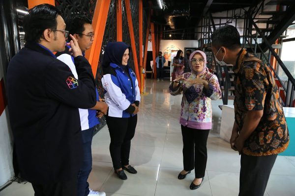 Ratusan Pelajar SMP Ikut Kelas Literasi Digital, Ketua TP PKK Surabaya Ajak Bijak Bersosmed