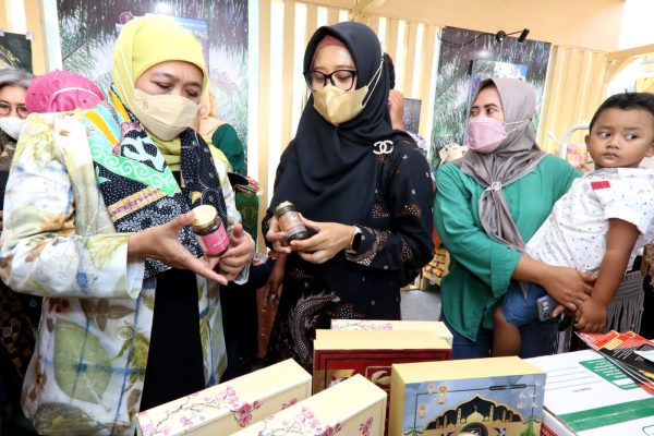 Gubernur Khofifah Tekankan Pentingnya Literasi Digital, Sertifikasi Halal, Hingga Standardisasi Produk