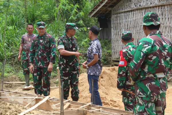 Danrem 084/BJ Tinjau Sasaran Fisik TMMD Ke-115 Kodim 0826 Pamekasan