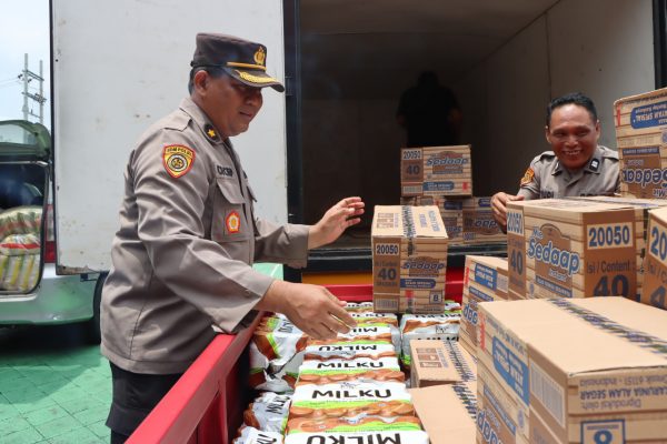 Tanggap Bencana, Polres Ngawi Kirim Bansos ke Tasikmadu Trenggalek