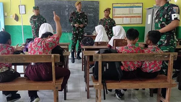 Tidak Hanya Membanggun Infrastruktur Desa, TMMD Ke-115 Kali Ini Juga Memberikan Wasbang Kepada Siswa Sekolah Dasar.