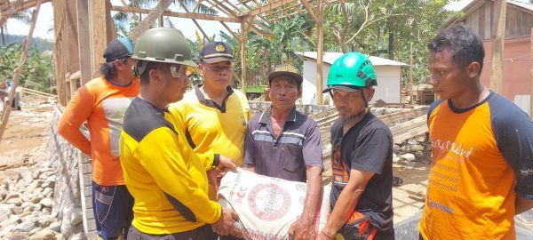Polres Batu Berikan Bantuan Pembangunan Rumah Warga Pujiharjo yang Terdampak Bencana.