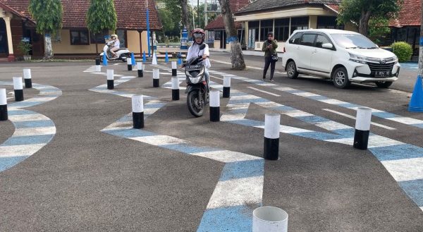 Bantu Pemohon SIM, Polres Bojonegoro Berikan Coaching Clinic