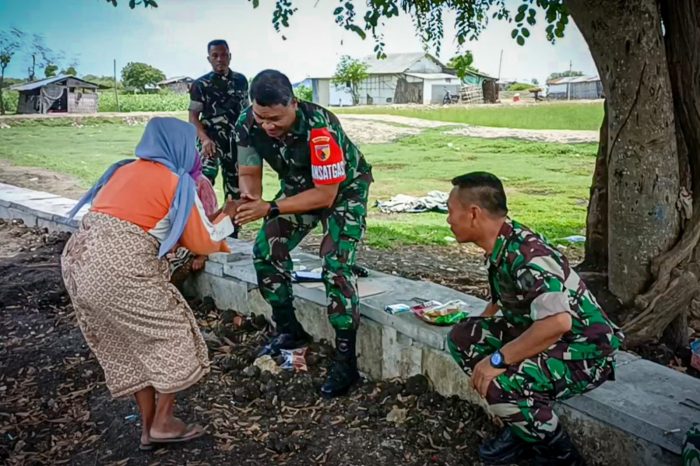 Sangat Bersahaja, Saat Dandim Gresik Berbincang Dengan Warga Desa Kramat