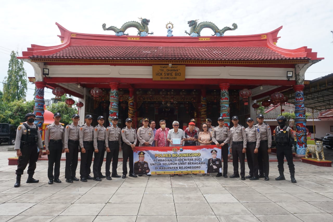 Polres Bojonegoro Fasilitasi Program 10.000 Kitab Suci se Jatim untuk Umat Beragama